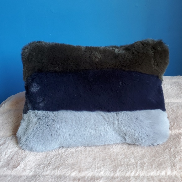 ♻️DONATED ♻️ 💄TAKE IT SALE💋🥂Anthropologie Remi Reid Clutch - Picture 2 of 4